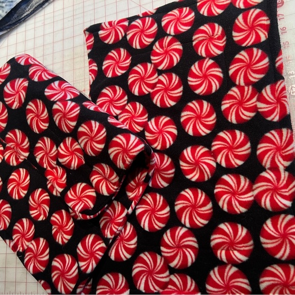 Guinea Pig Small Animal Fleece Pad Oversized 13”x20” Reversible Washable Reuse. - Picture 3 of 4